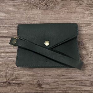 🦄 Portland Leather Passport Wristlet in Smooth Black!